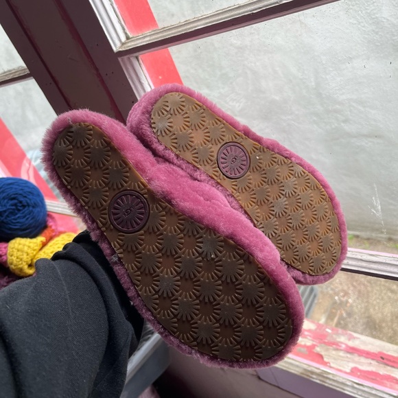 Ugg slides - Picture 2 of 3